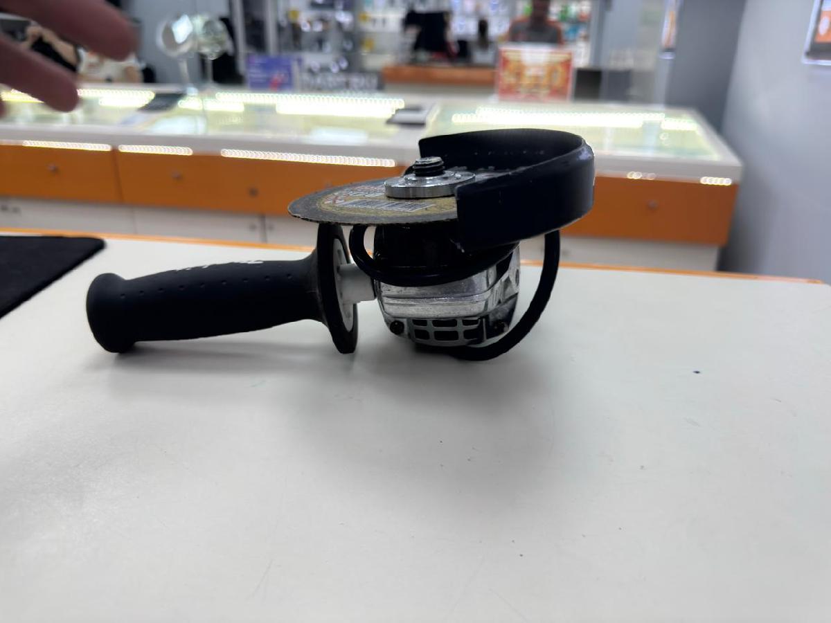 Угловая шлифмашина Makita 9558HN