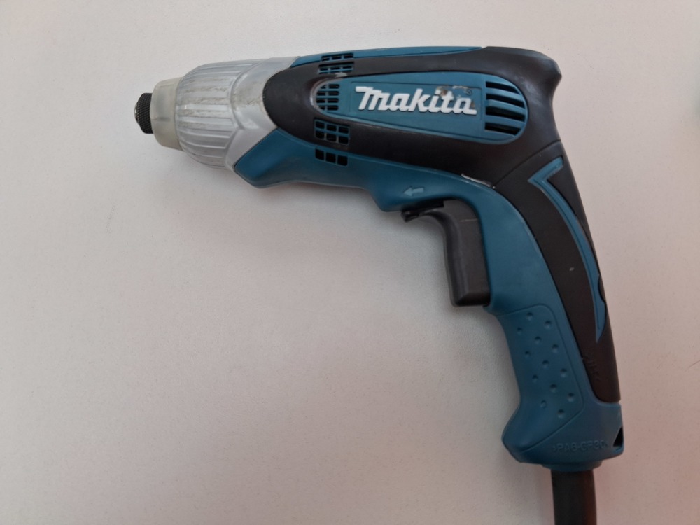 Шуруповерт Makita TD0100