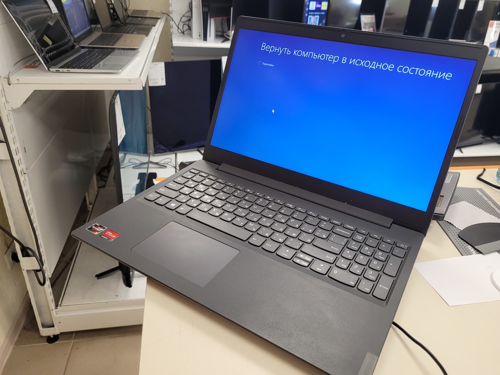 Ноутбук Lenovo V155--15API; Ryzen 3 3200U, Radeon Vega 3, 8 Гб, 240 Гб, Нет