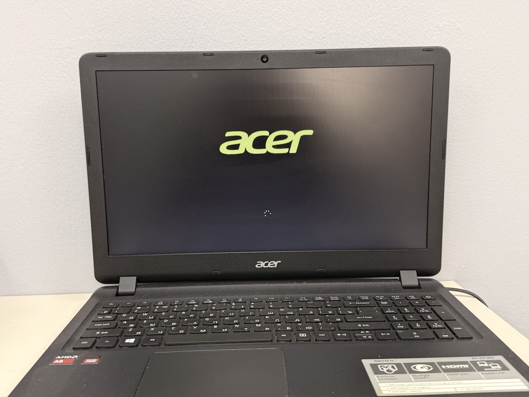 Ноутбук Acer ES1-523-60LS; A6-7310, Radeon R4 series, 4 Гб, Нет, 500 Гб