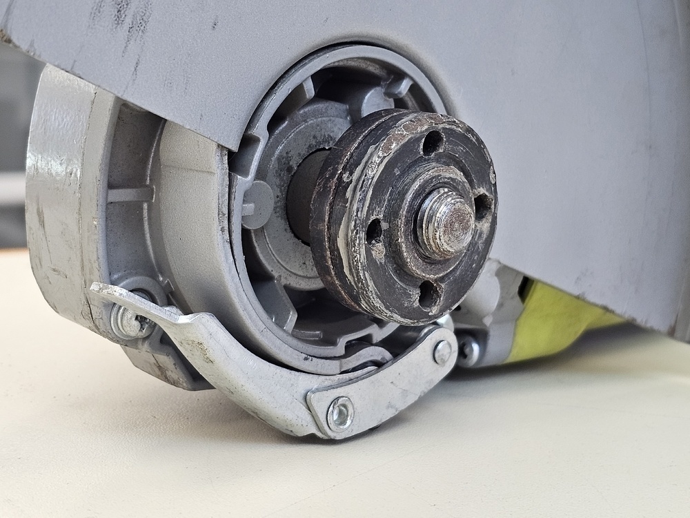 Угловая шлифмашина Ryobi EAG2000RS Угловая шлифмашина Ryobi EAG2000RS