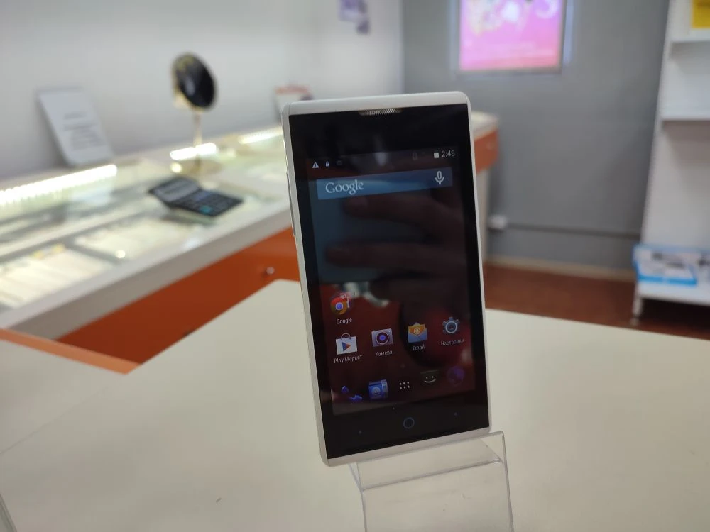 Смартфон ZTE V815W