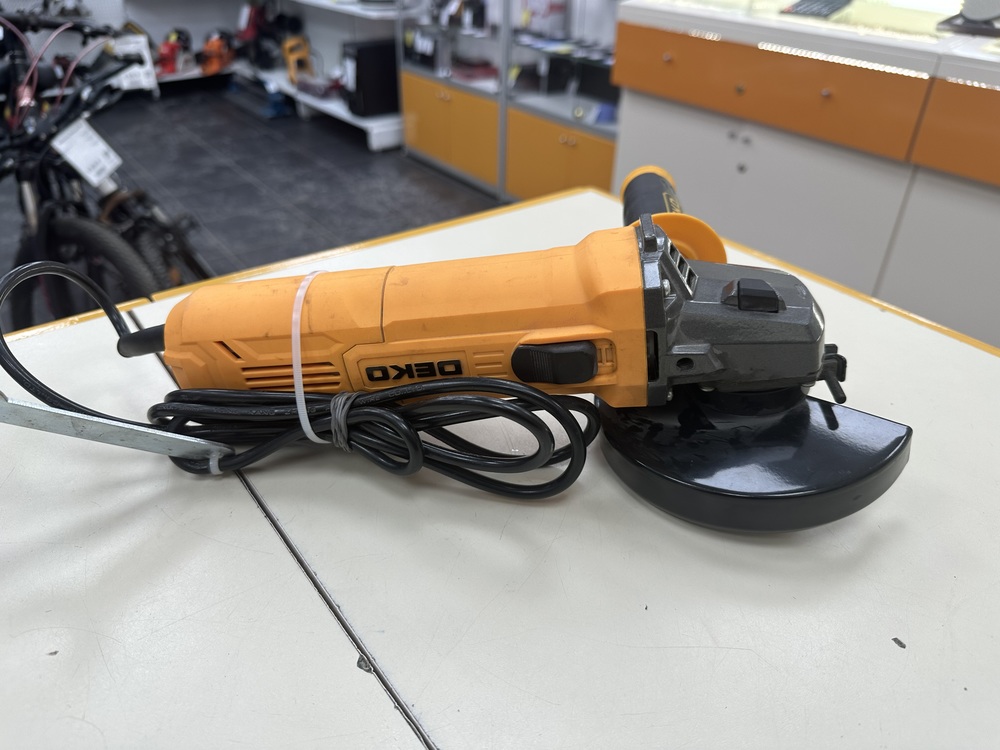 Угловая шлифмашина Вихрь УШМ-125/900