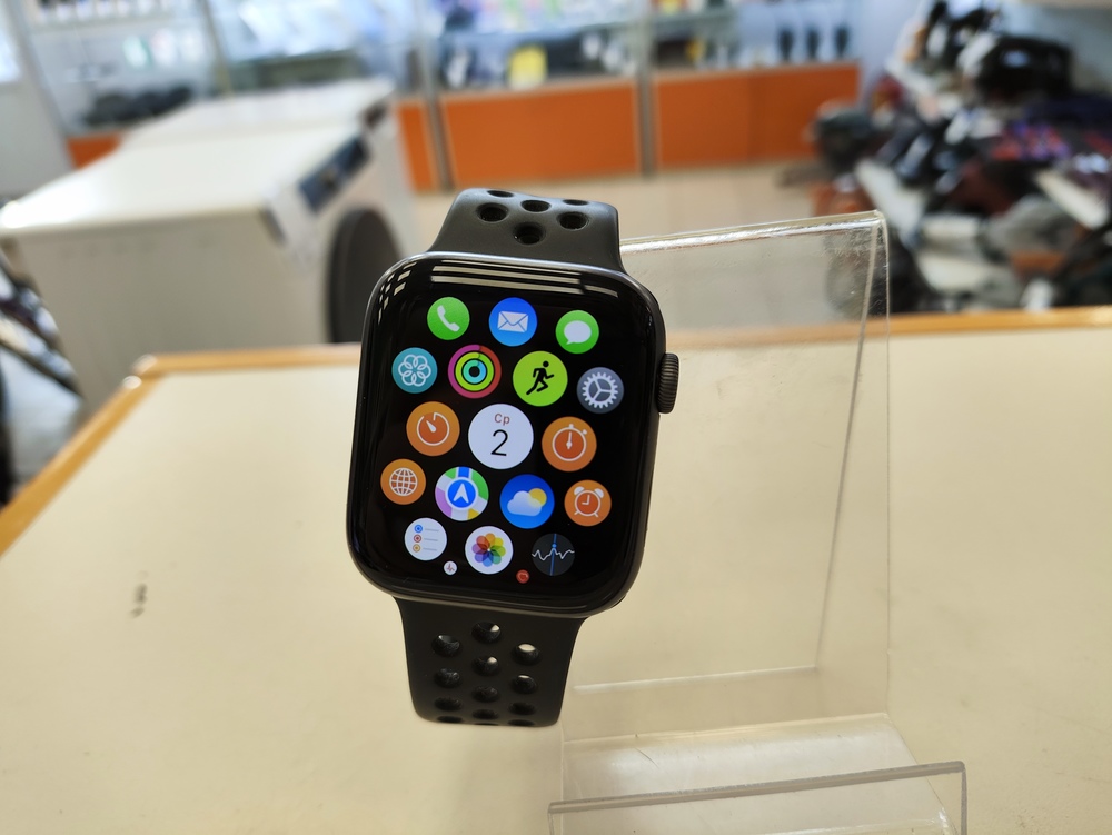 Смарт-часы Apple Watch Series 4 44 мм