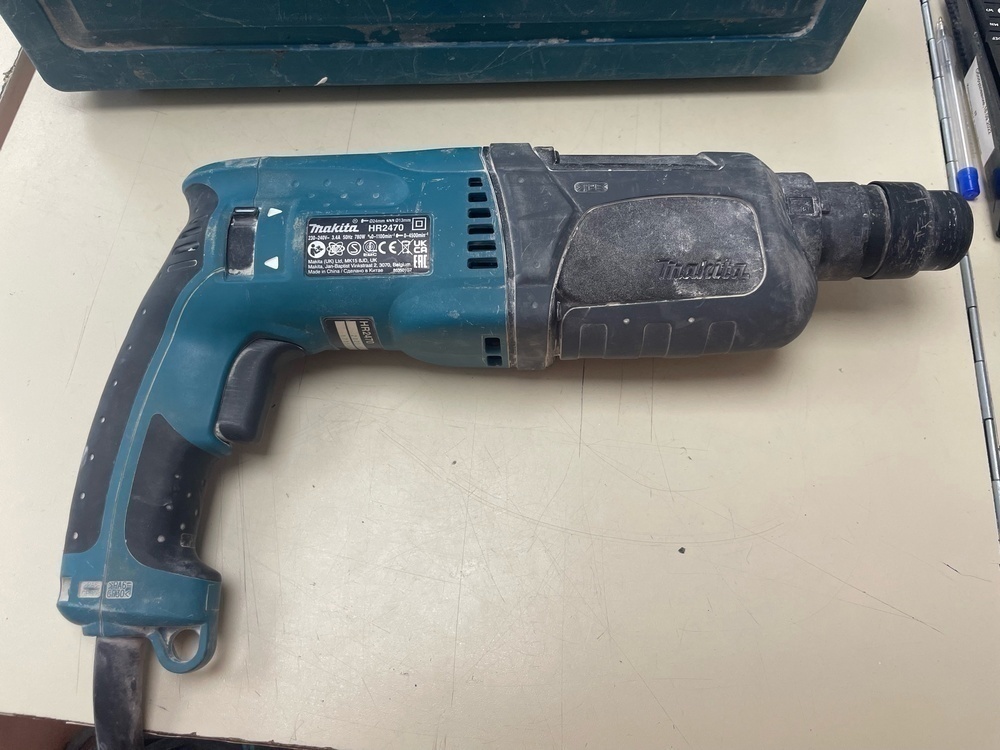 Перфоратор Makita HR2470