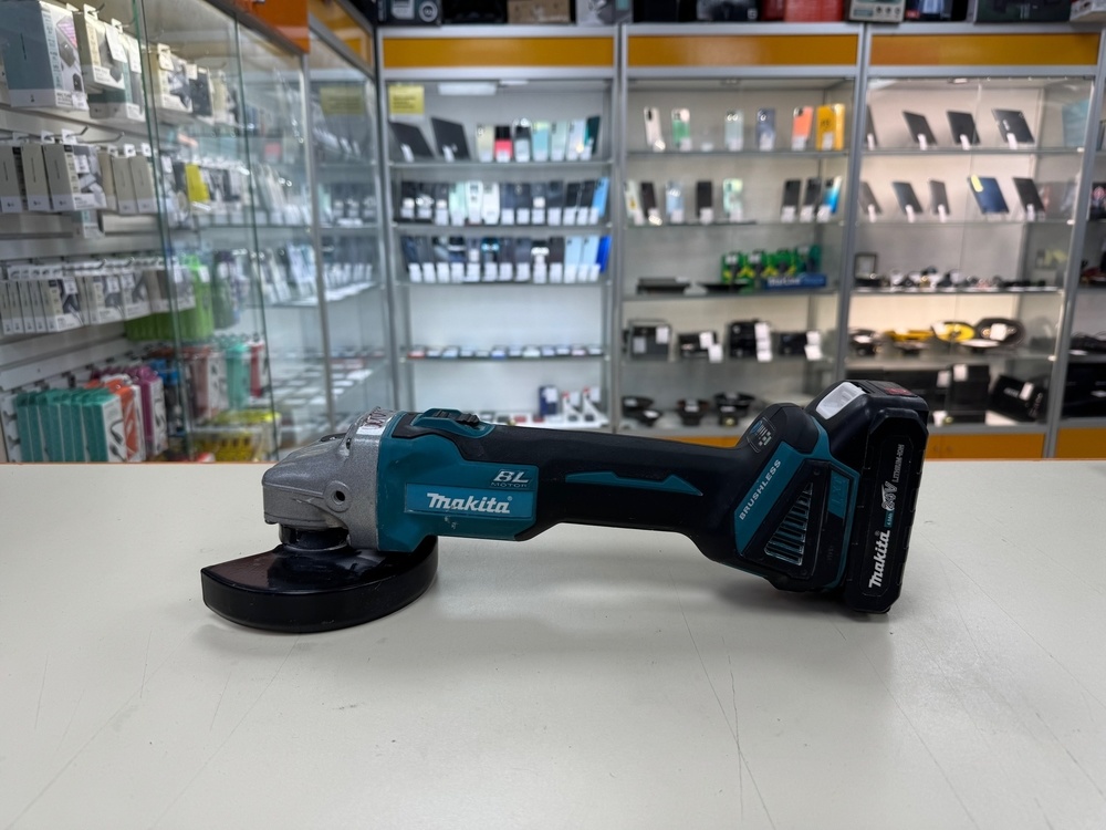 Угловая шлифмашина Makita 9558HM