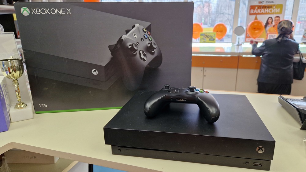 Игровая приставка Xbox One X 1Tb