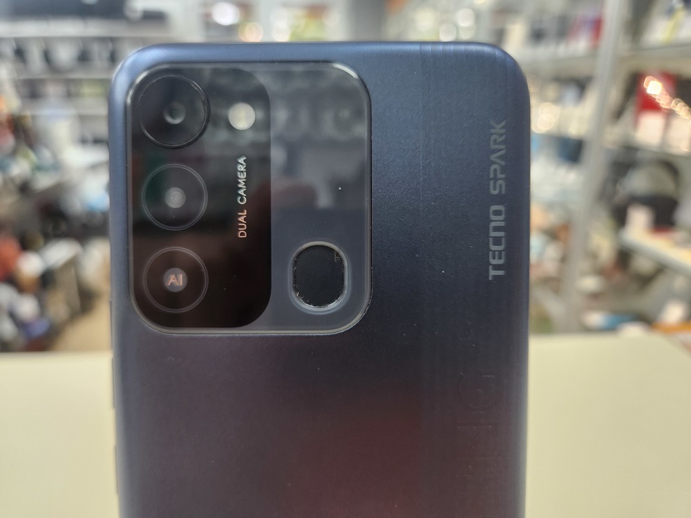 Смартфон Tecno Spark 8C 4/64