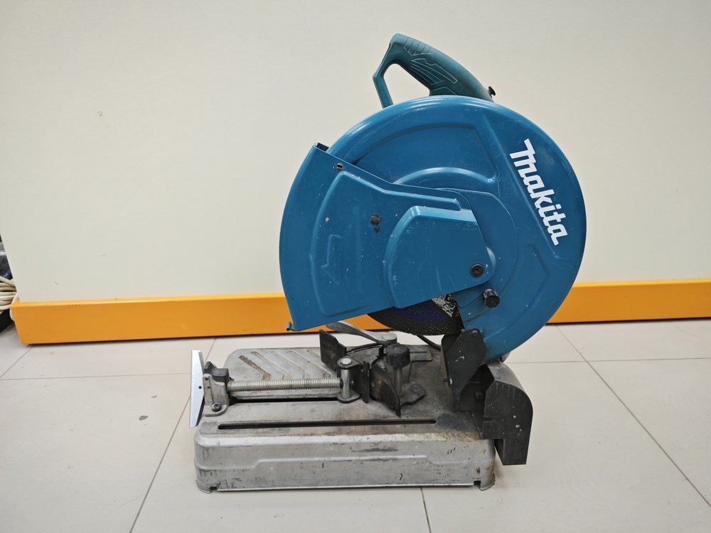 Дисковая пила Makita LW1400