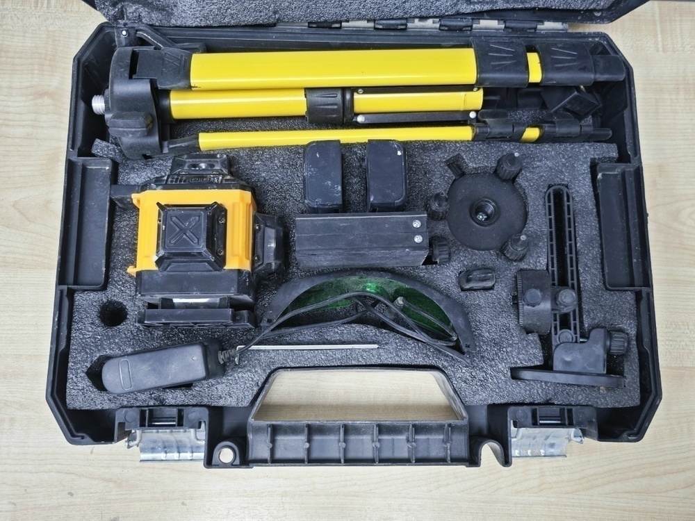 Нивелир Dewalt DW084