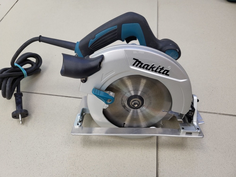 Торцовочная пила Makita HS7600