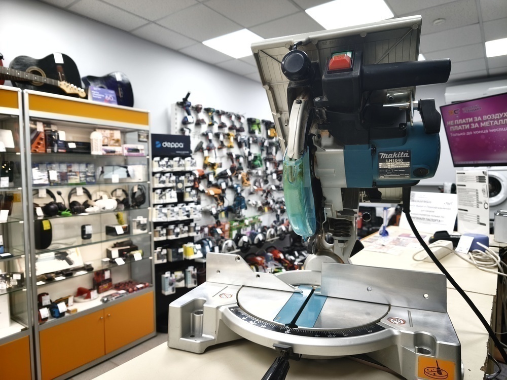 Дисковая пила Makita LH1040