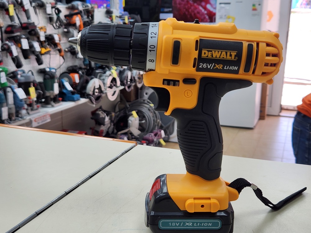 Шуруповерт Dewalt 26V