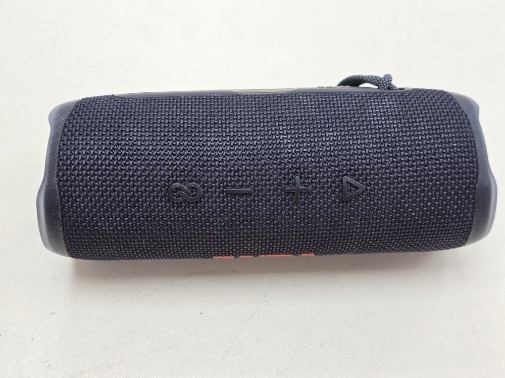 Портативная акустика JBL Flip 6;