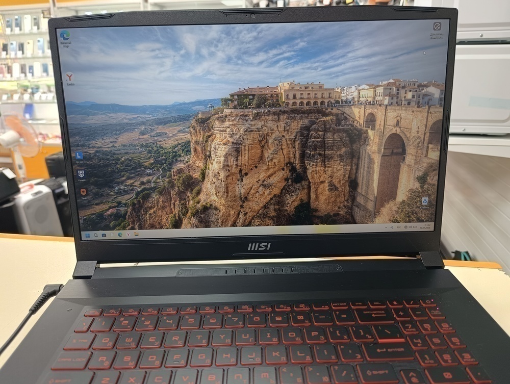 Ноутбук MSI Katana 17 b12u; Core I5-12450H, GeForce RTX 2050, 8 Гб, 256 Гб, Нет