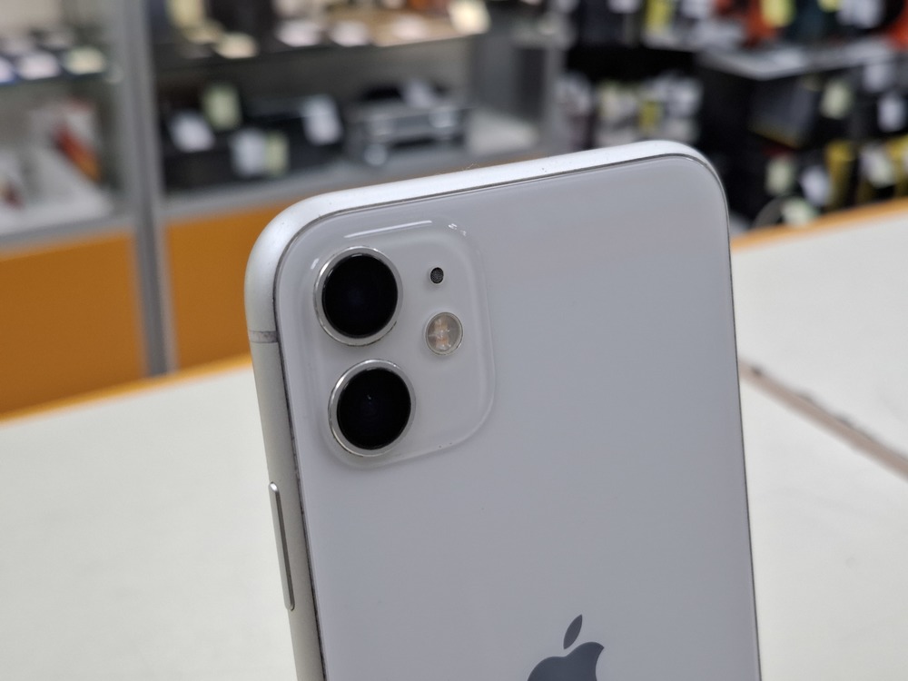 Смартфон Apple iPhone 11 64Gb