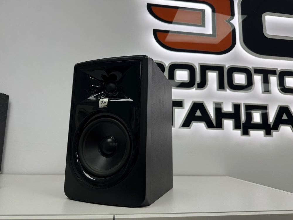 Студийный монитор JBL 305P Mkii