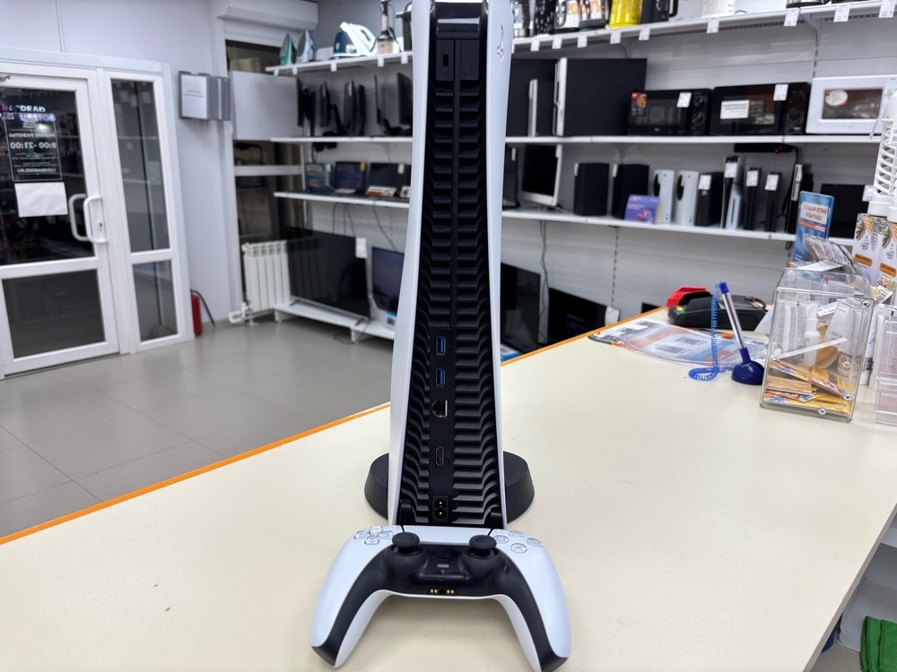 Игровая приставка PlayStation 5 825Gb (С дисководом)