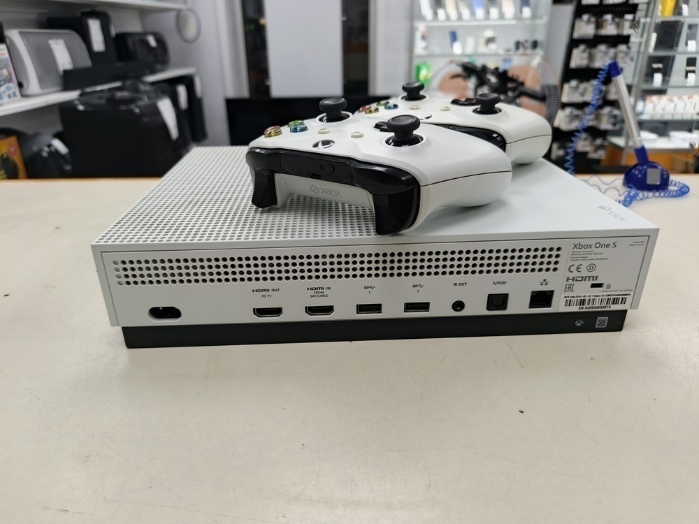 Игровая приставка Xbox One S 1TB