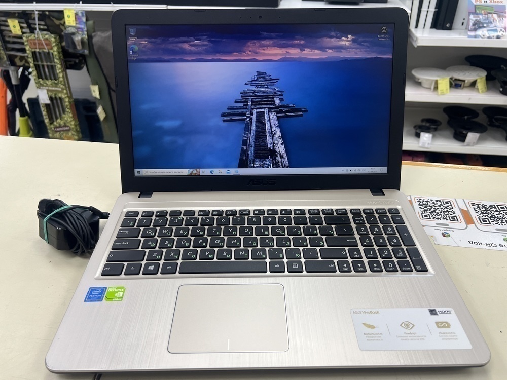 Ноутбук ASUS; Pentium N4200, GeForce 920MX, 4 Гб, 256 Гб, Нет