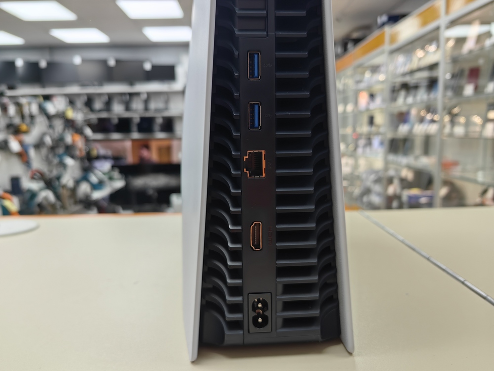Игровая приставка PlayStation 5 825Gb (С дисководом)