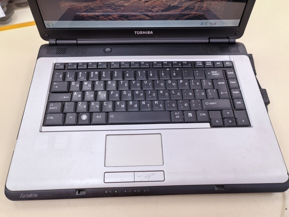 Ноутбук Toshiba; Pentium T2390,  Intel(R) Graphics, 2 Гб, Нет, 240 Гб