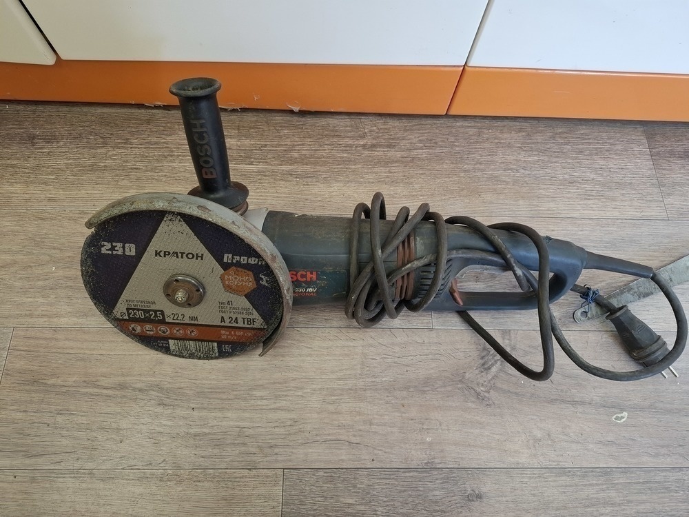 Угловая шлифмашина Bosch D-70745 Угловая шлифмашина Bosch D-70745