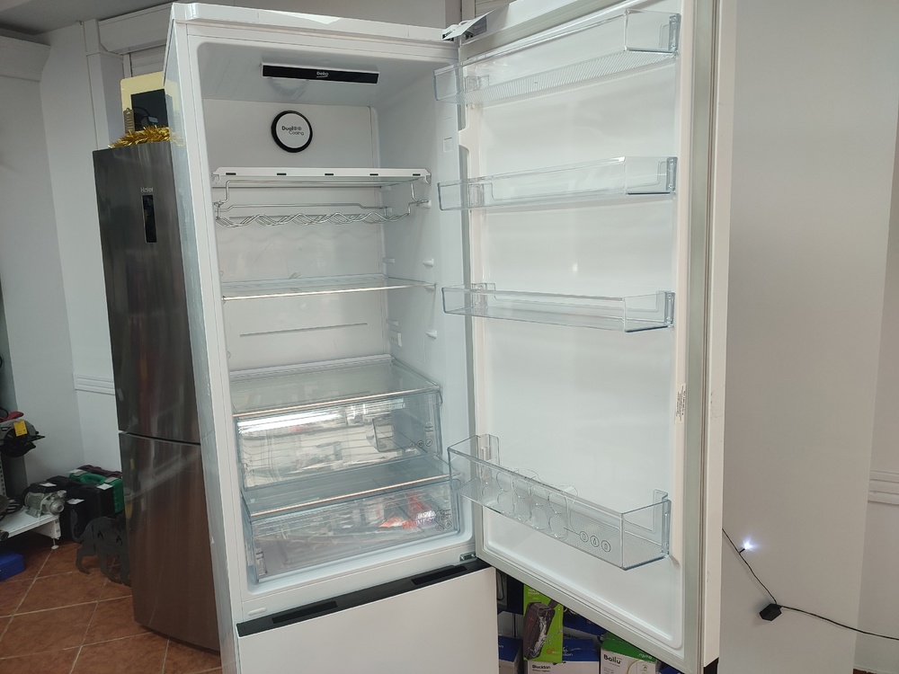 Холодильник Beko B3DRCN402HW