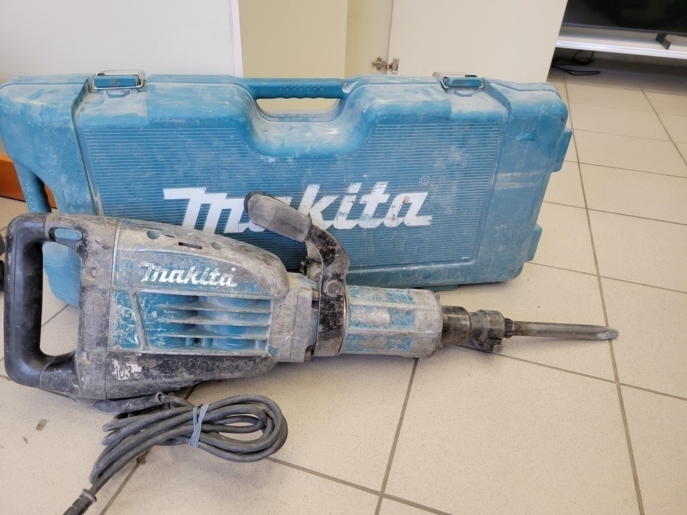 Отбойный молоток Makita HM1307C;