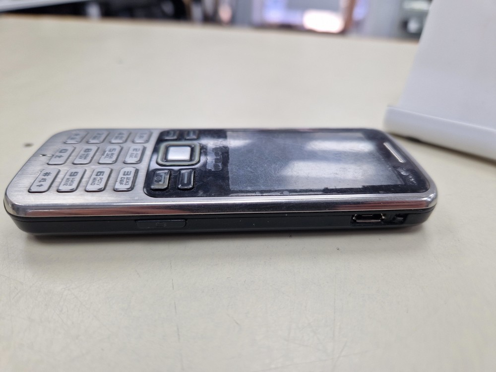 Мобильный телефон Samsung GT-C3322I
