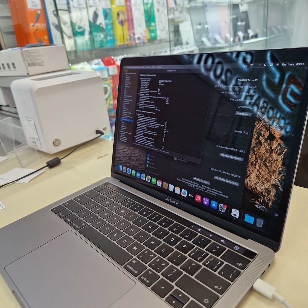 Ноутбук Apple MacBook Pro 13 A1706