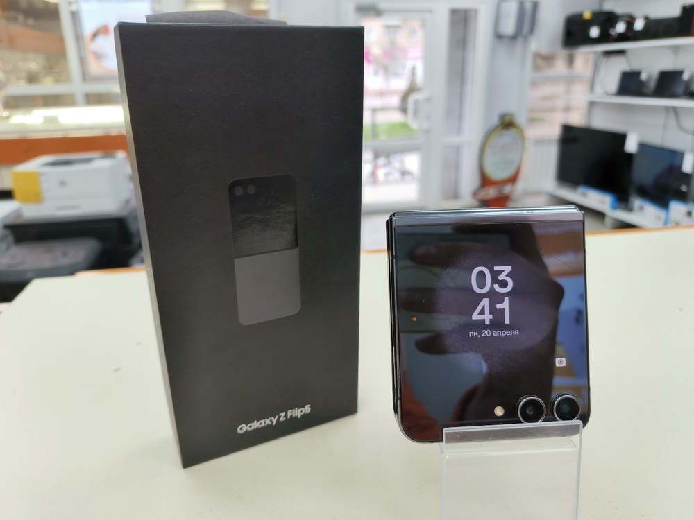 Смартфон Samsung Galaxy Z Flip 5 8/256