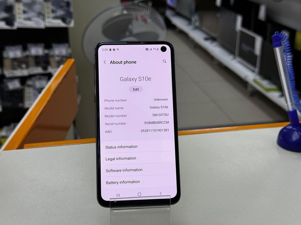 Смартфон Samsung Galaxy S10e 6/128