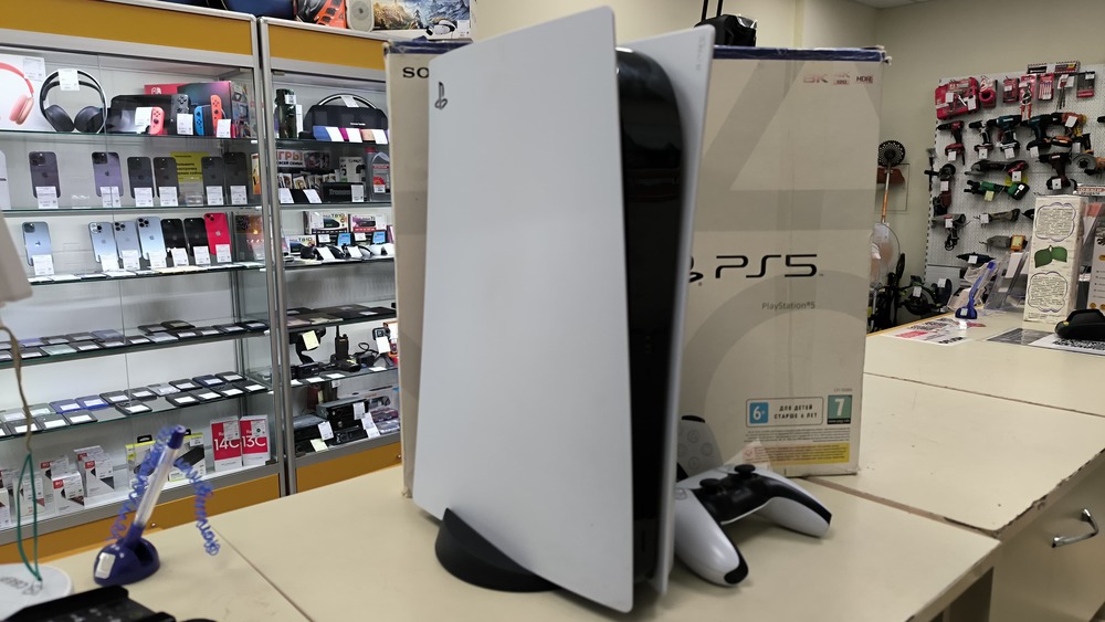 Игровая приставка PlayStation 5 825Gb (С дисководом)