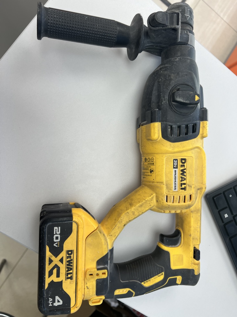 Перфоратор Dewalt DCH133