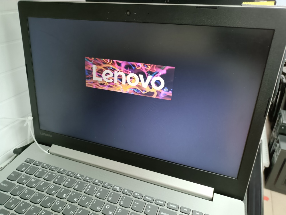 Ноутбук Lenovo; Core i3-6100U, Intel UHD Graphics, 4 Гб, Нет, 500 Гб