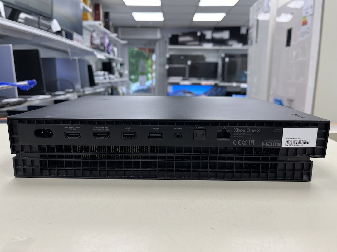 Игровая приставка Xbox One X 1Tb