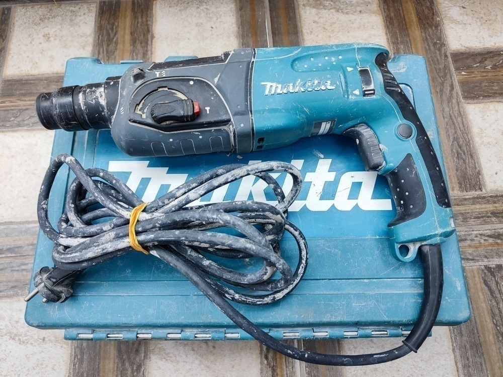 Перфоратор Makita HR 2470
