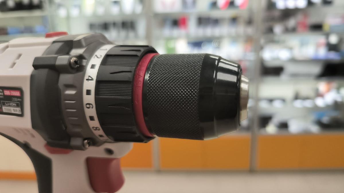 Шуруповерт ELTI CDB-204GB
