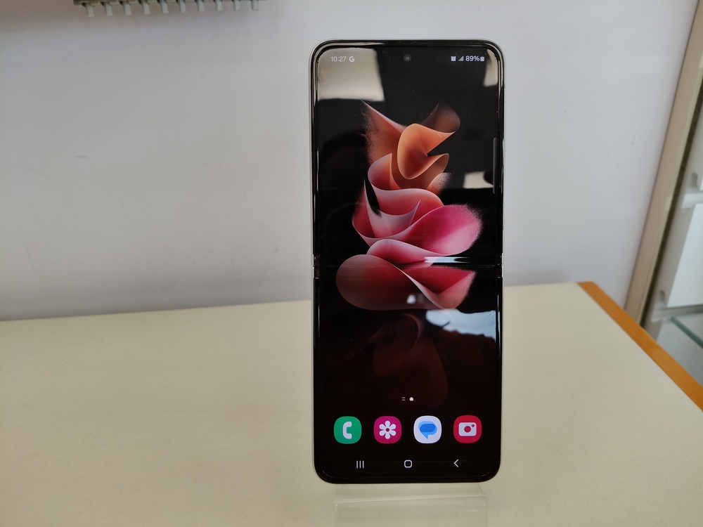 Смартфон Samsung Galaxy Z-Flip 3 8/128