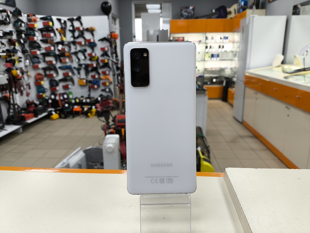 Смартфон Samsung Galaxy S20 FE 6/128