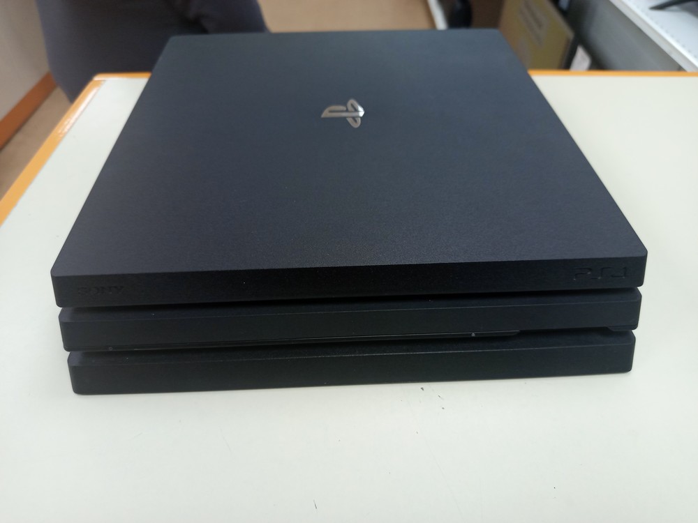 Игровая приставка PlayStation 4 Pro 1Tb