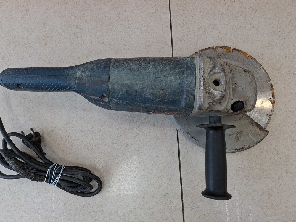Угловая шлифмашина Bosch GWS 22-230 H