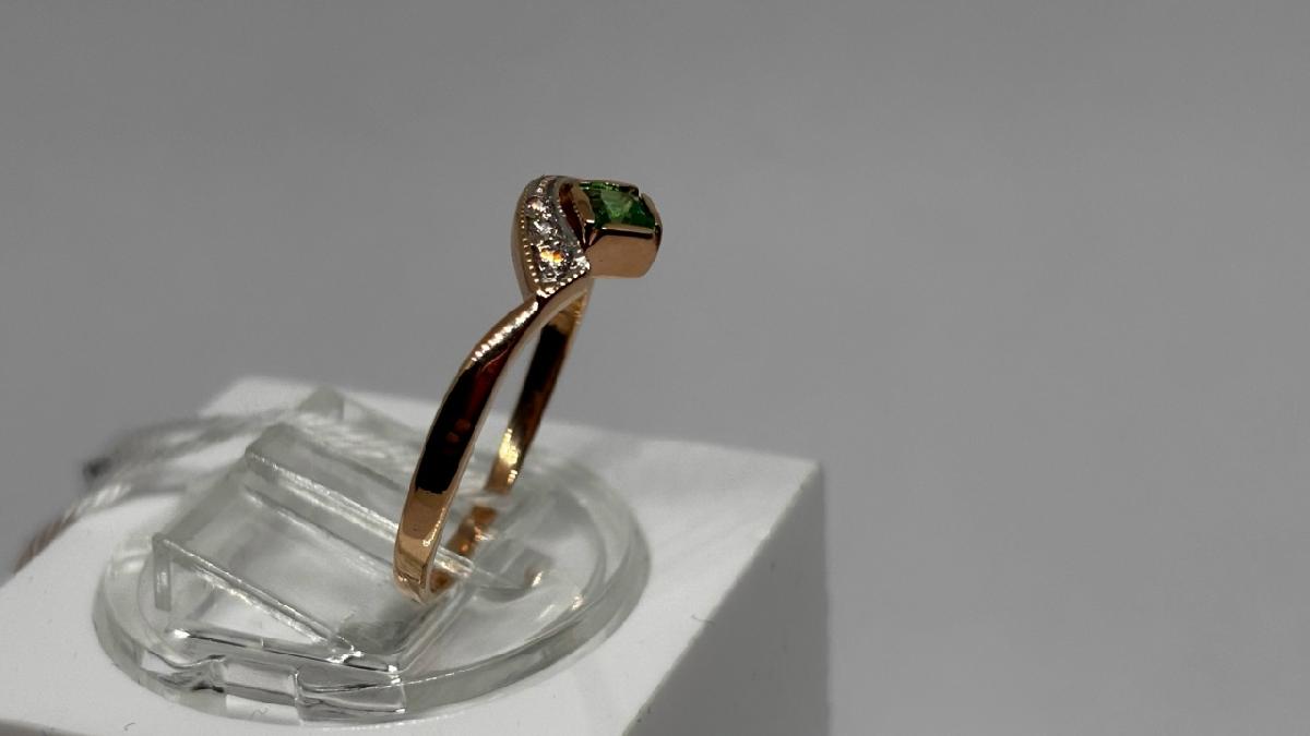 КОЛЬЦО С КАМНЯМИ (Au 585)