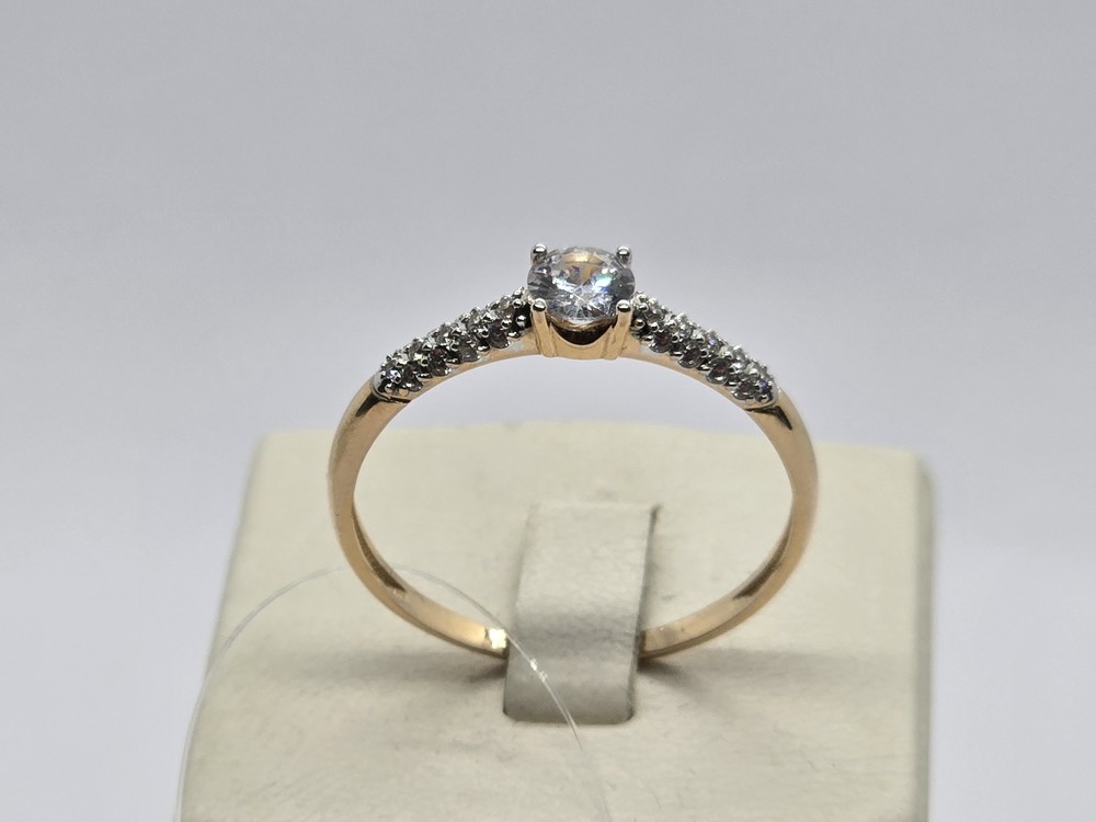 КОЛЬЦО С КАМНЯМИ (Au 585)