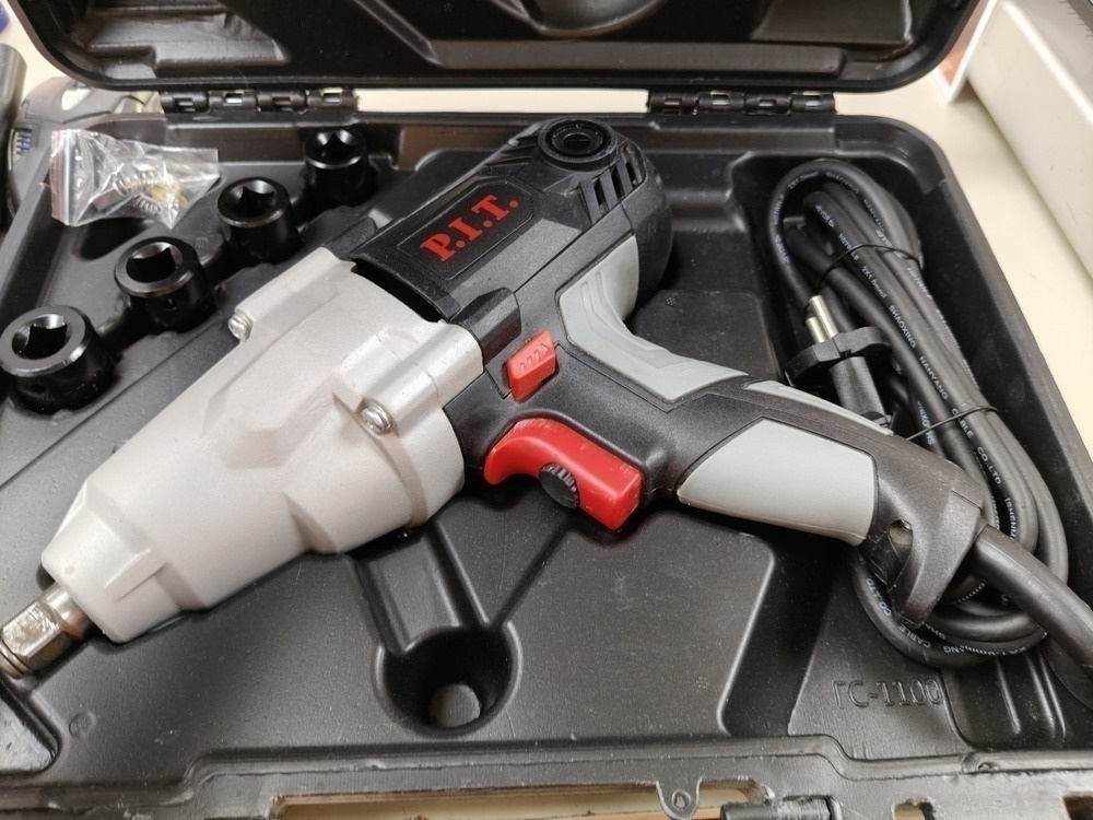 Гайковерт P.I.T. PIW1050-C