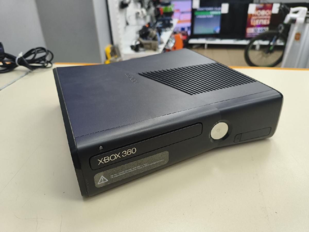 Игровая приставка Xbox 360;