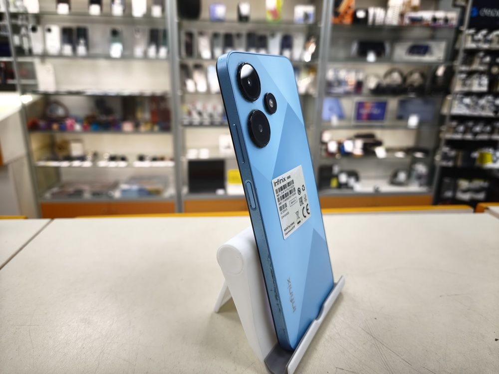 Смартфон Infinix HOT 30i 4/64