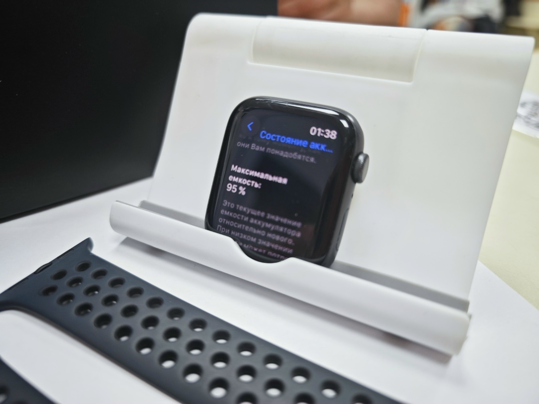 Смарт-часы Apple Watch SE 2020 44mm