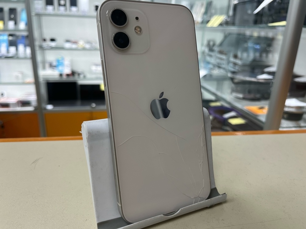 Смартфон Apple iPhone 12 64Gb